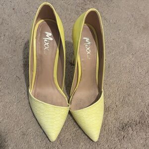 Yellow Pointed-Toe High Heels